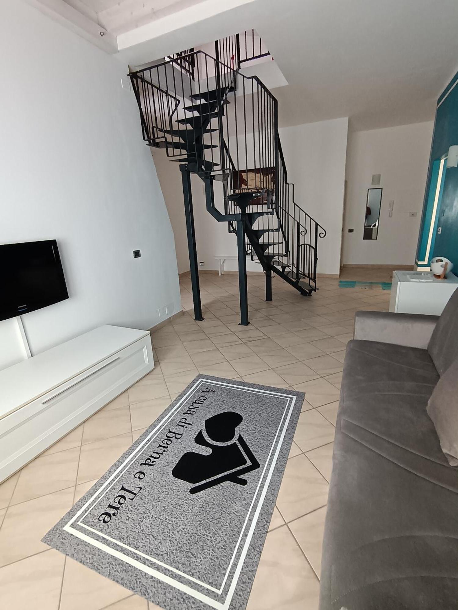 Apartamento A Casa Di Berna E Tere Venturina Terme Exterior foto