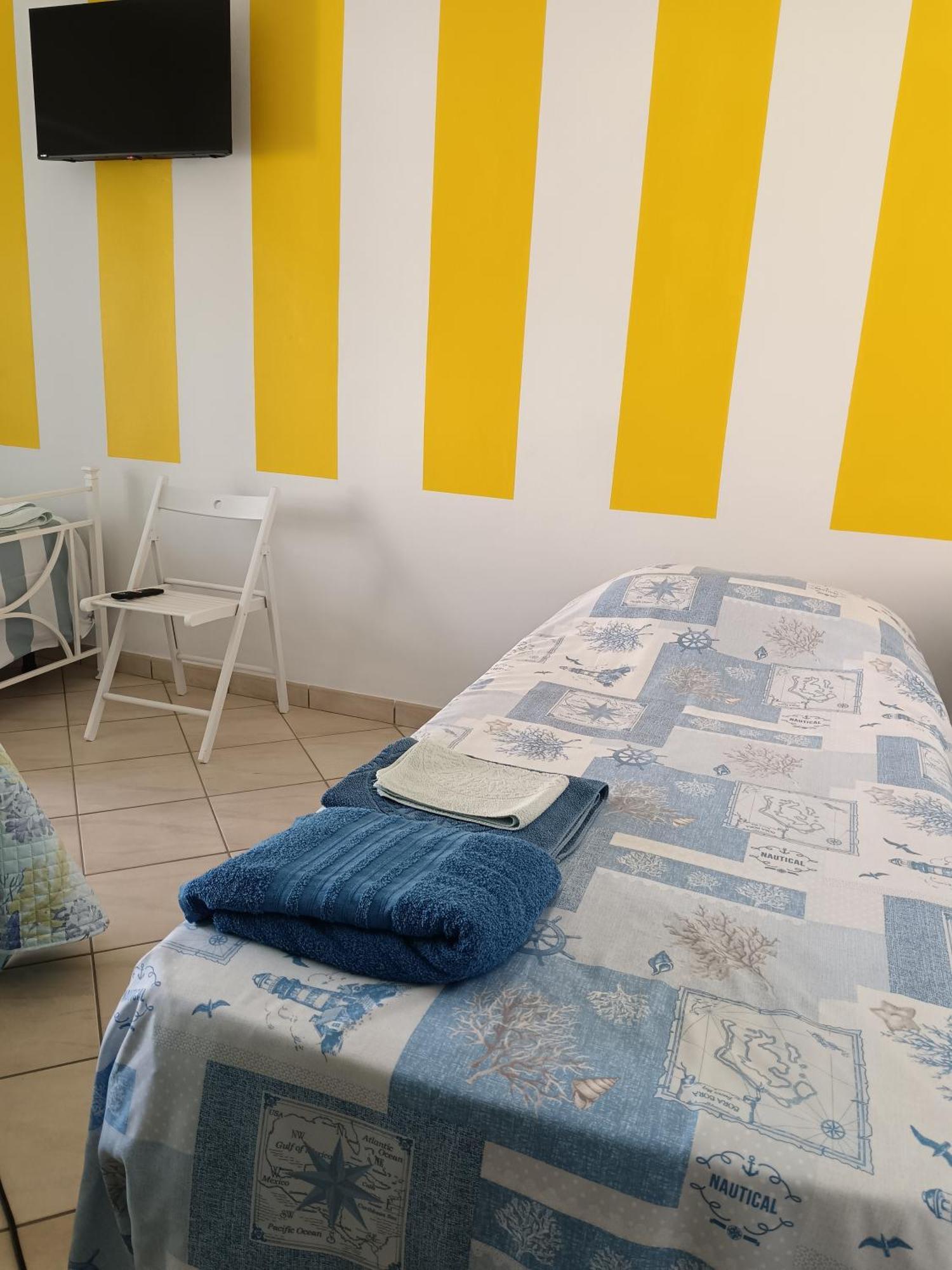 Apartamento A Casa Di Berna E Tere Venturina Terme Exterior foto